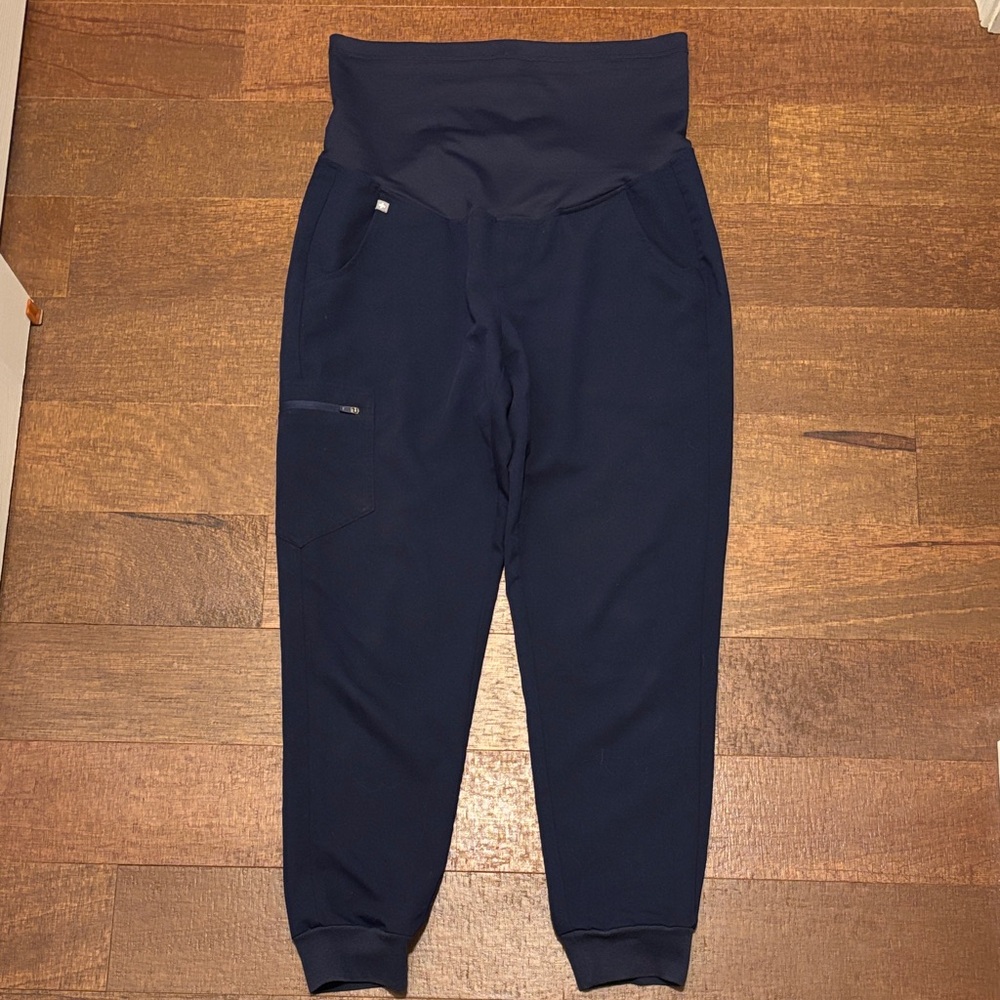Figs maternity Zamora scrub pant